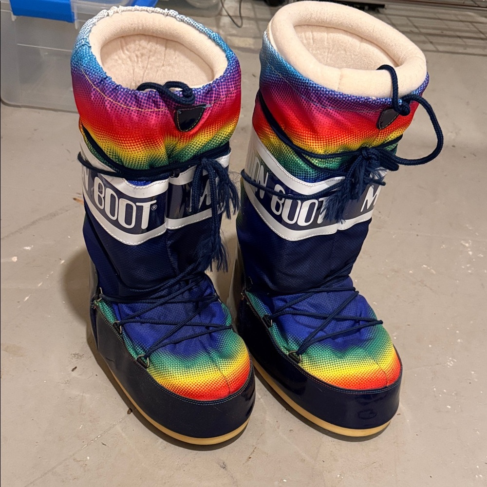 Moon Boot Rainbow Gradient & Navy Snow Boots size 9/10.5